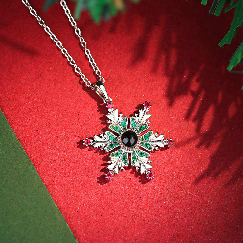 Enchanting Snowflake Projection Necklace – Christmas Gift for Women & Couples