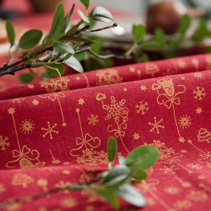 Elegant Christmas Gilded Tablecloth – Perfect for a Festive and Sophisticated Table Setting!