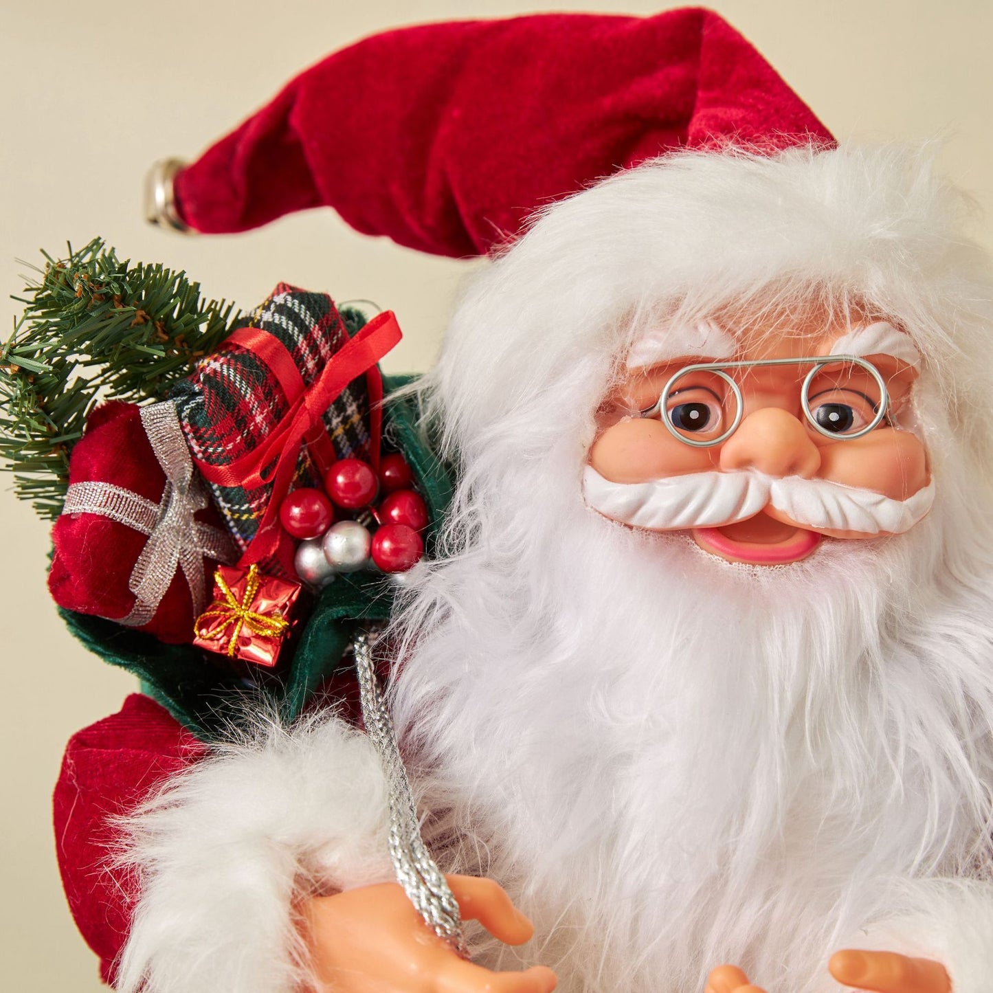 Classic Santa Claus Figurine - Festive Holiday Home Décor