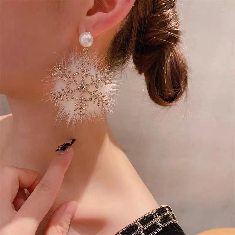 Elegant Snowflake Zircon Earrings with Pearl Accent – Festive Glam for the Holidays