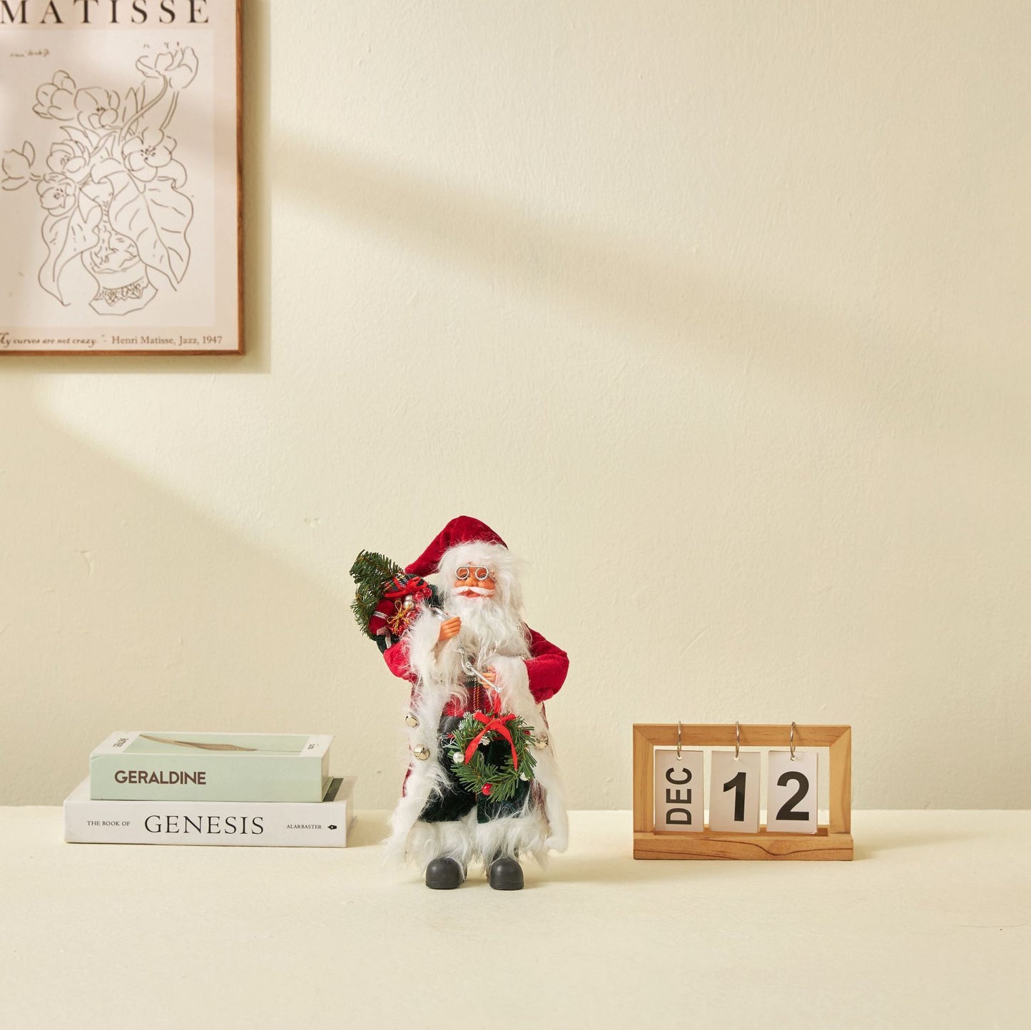 Classic Santa Claus Figurine - Festive Holiday Home Décor