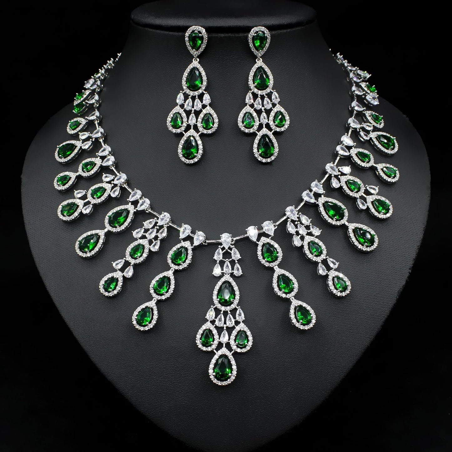 Exquisite Water Drop Zircon Necklace and Earrings Set – A Glamorous Statement for Special Occasions