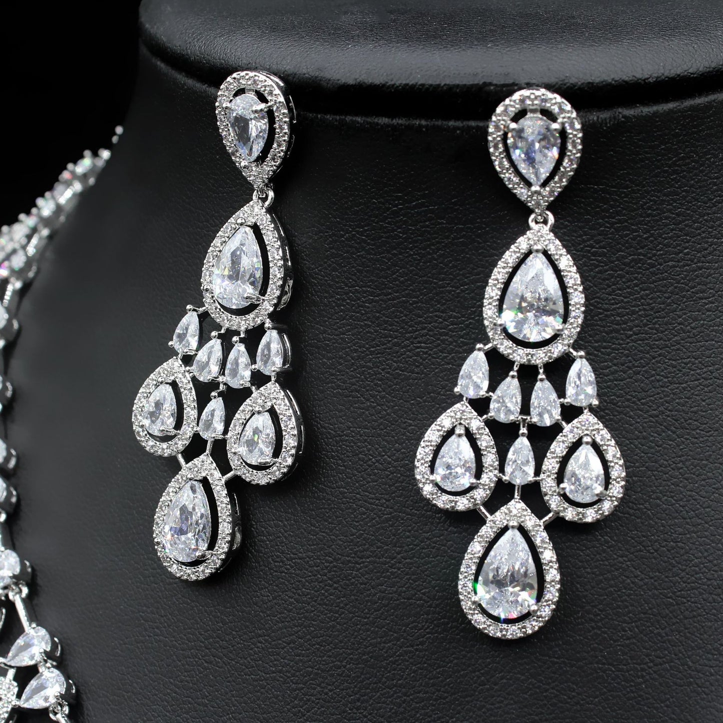 Exquisite Water Drop Zircon Necklace and Earrings Set – A Glamorous Statement for Special Occasions