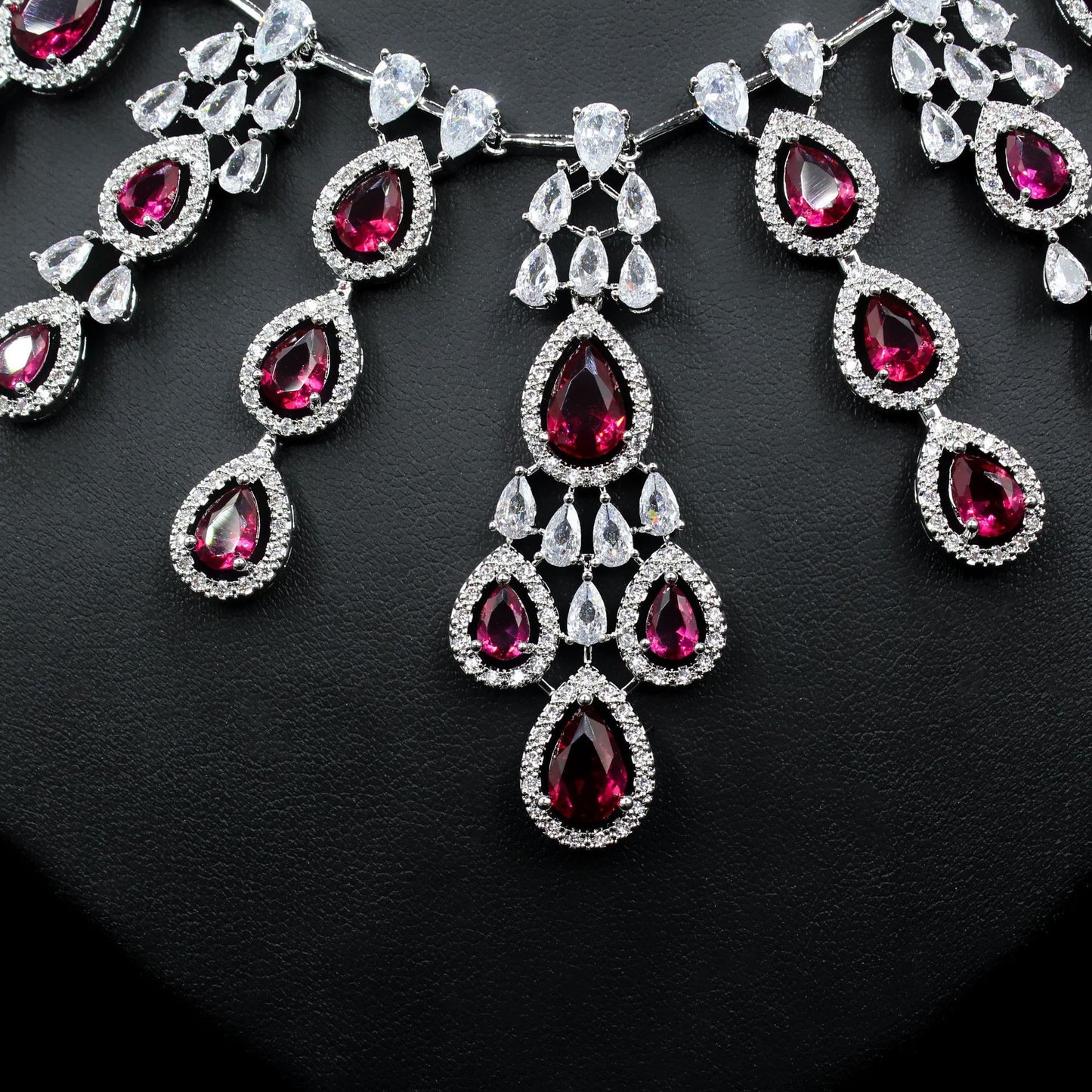 Exquisite Water Drop Zircon Necklace and Earrings Set – A Glamorous Statement for Special Occasions