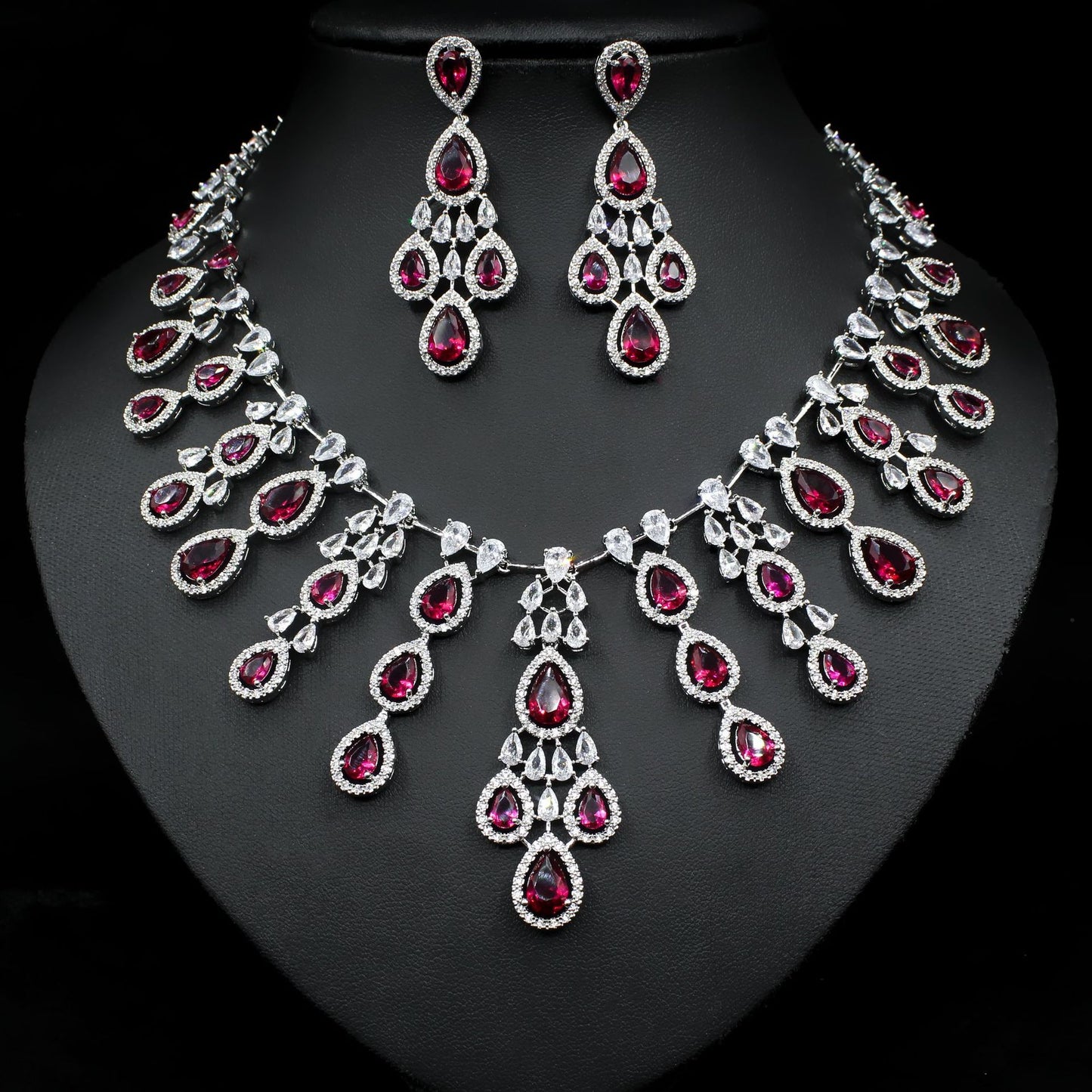 Exquisite Water Drop Zircon Necklace and Earrings Set – A Glamorous Statement for Special Occasions