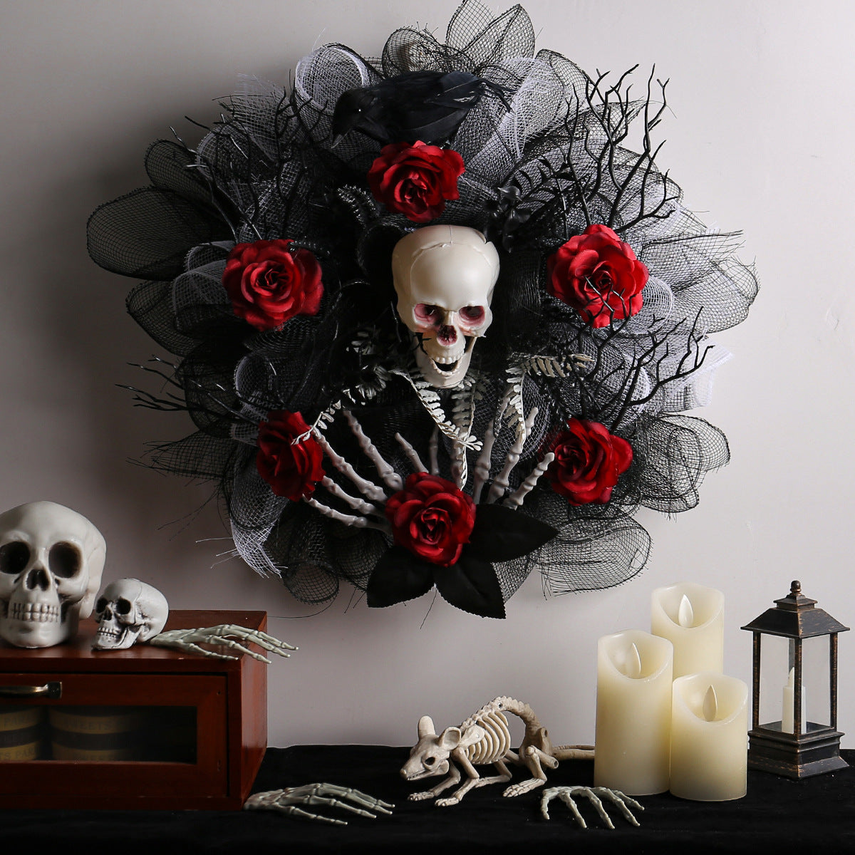 Elegant Halloween Red Rose & Skull Mesh Garland – Spooky-Chic Door Hanging Decoration for a Haunting Welcome