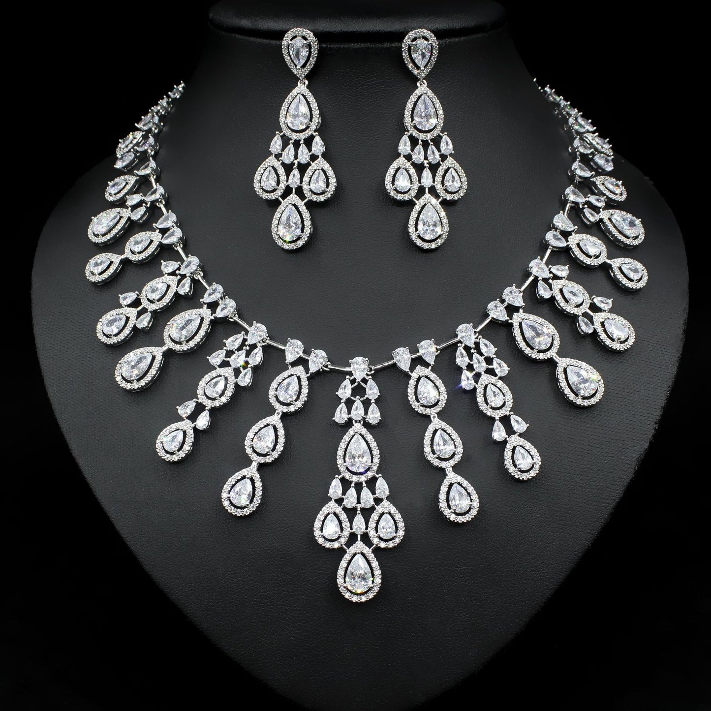 Exquisite Water Drop Zircon Necklace and Earrings Set – A Glamorous Statement for Special Occasions